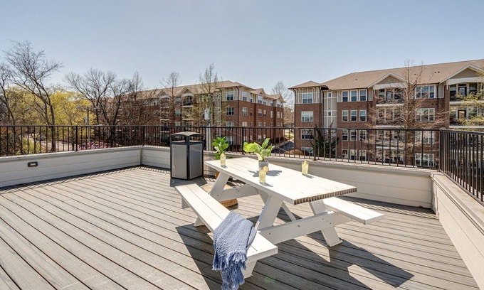 Melrose Cottage | Merry Melrose -mins to Broadway- Sleeps 6