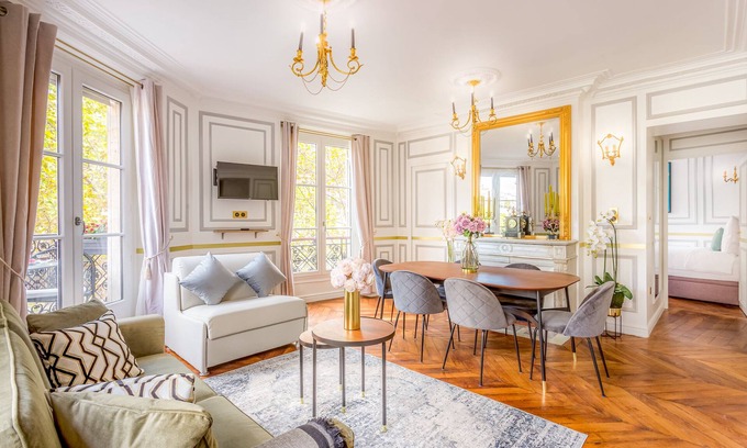 Paris City Center Apartment | Merveil - Luxury Suite - Louvre -Sebastopol I