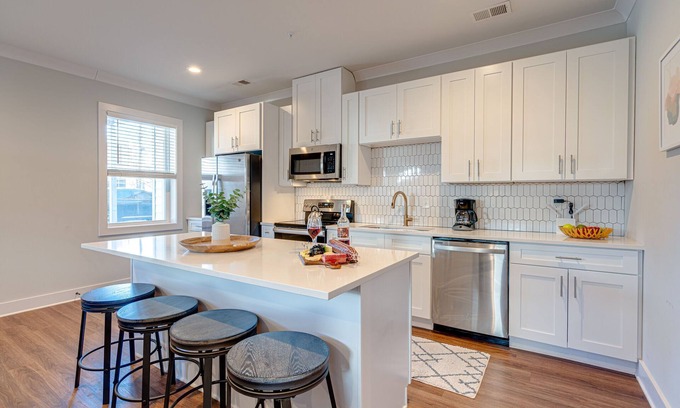 Melrose House | Mesmerize Melrose - Mins to Broadway - 2 bedrooms