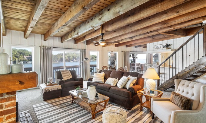 Sunrise Beach House | Mesmerizing Lake View, Kayak & Fun Lake Experience
