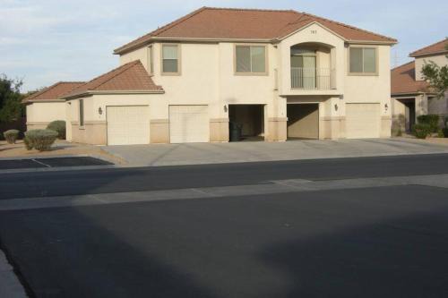 Mesquite House | Mesquite Nevada Vacation Rental - Ground Level and double car garage