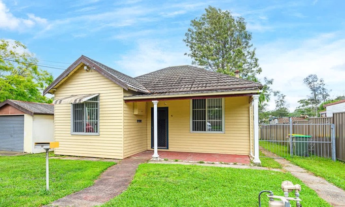 Parramatta Condo | Metawise Cozy & Modern Bedroom in Shared Living Space with Free Parking