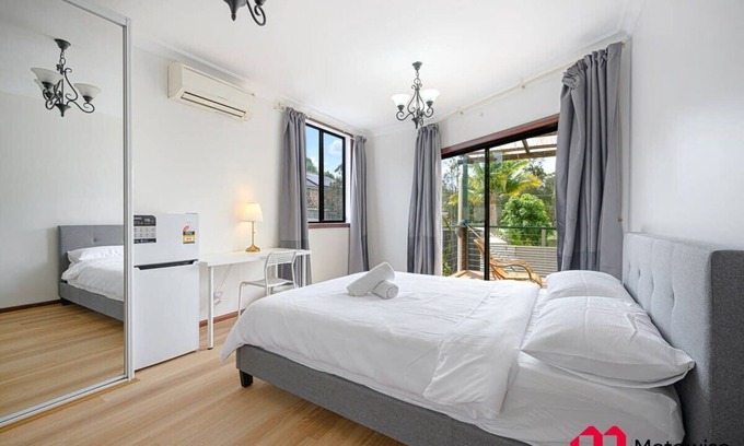 Parramatta Condo | MetaWise Parramatta Cozy Room Share Bathroom WiFi
