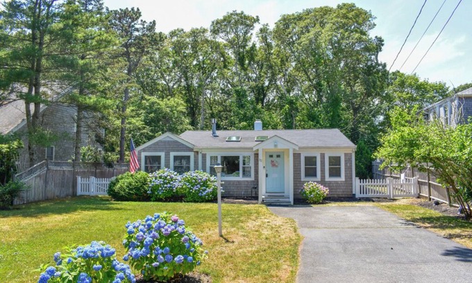 West Harwich House | Meticulous 3 bedroom, 1 bath home with beachy décor!