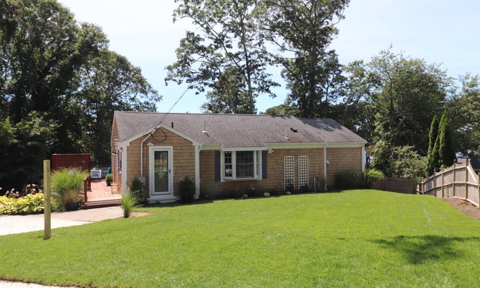 Yarmouth Port House | Meticulously renovated with Waterviews of Follins Pond