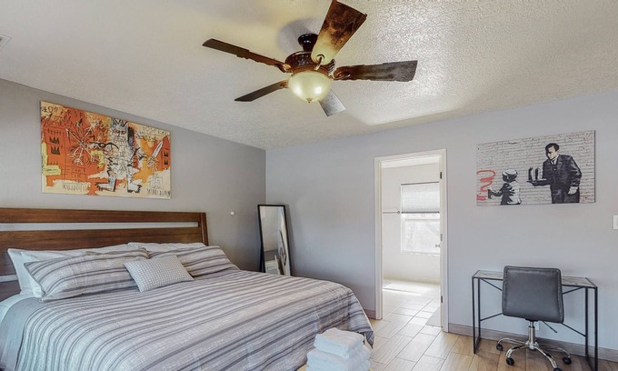 Downtown Albuquerque House | Metro Art House! Centrally located near Old Town!