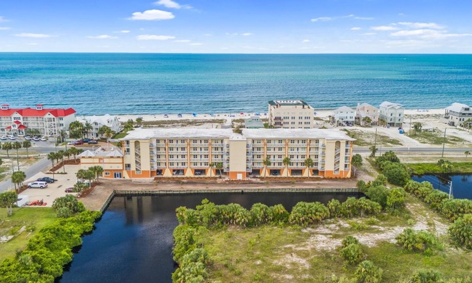 Mexico Beach Condo | Mexico Beach - Summerhouse by PHG