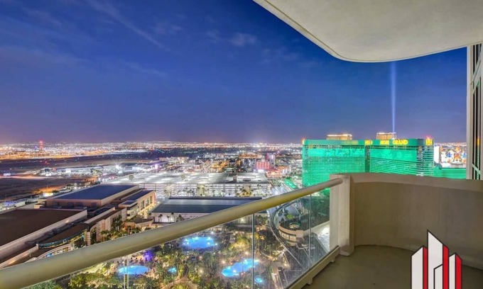 Las Vegas Condo | MGM Signature-28-602 1Br 2Ba Balcony Jacuzzi Suite