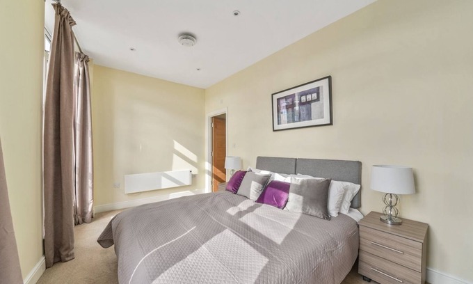 Maidenhead Apartment | MH-Victoria House 01- Luxury 2 Bedroom Apartment Central Maidenhead