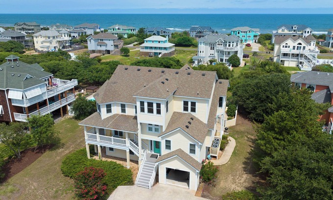 Whalehead Beach House | Mi Casa Bella - Ocean: Pool | Hot Tub | Rec Room
