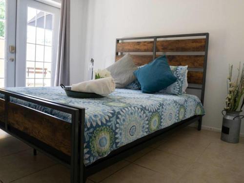 Carver City - Lincoln Gardens House | Mi Casa Es Tu Casa, Airport Suites