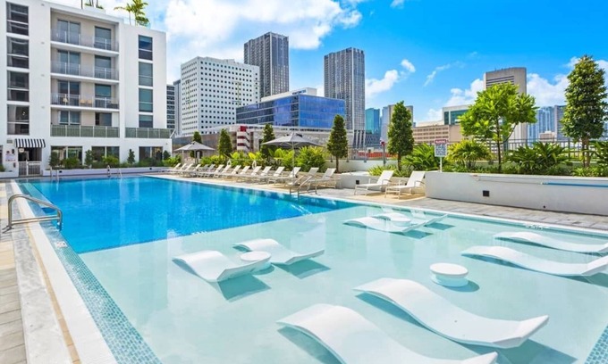 Overtown Condo | Miami 1BR/1BA Rooftop Pool
