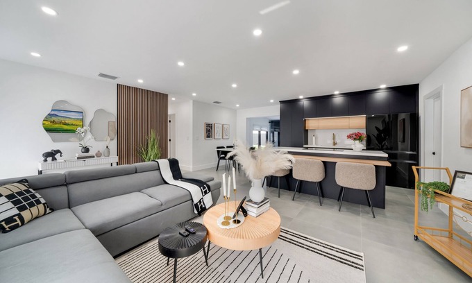 University Park House | Miami gem in great location. Experience luxury living as soon as you walk on