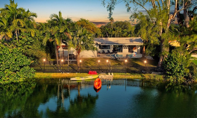 Ojus House | MIAMI LAKEFRONT VILLA W/POOL - 10MIN FROM BEACH