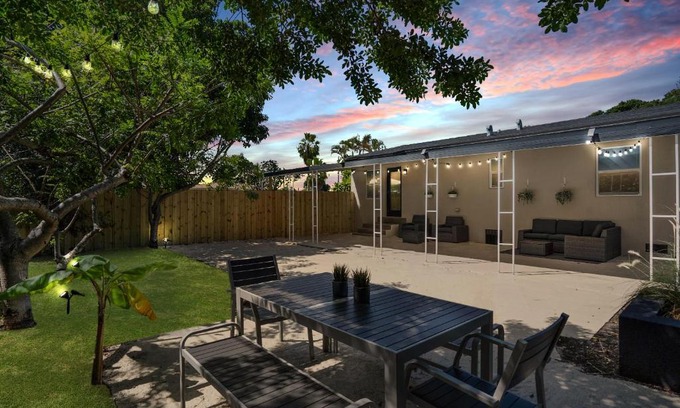 Seybold House | Miami Luxury Chill close to: South Beach/Airport/Wynwood/Design District/4 free gated Parking
