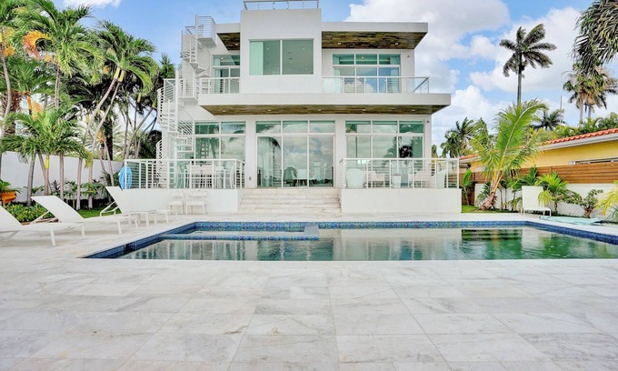 North Bay Village House | Miami Modern Waterfront House