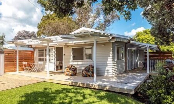 Surfdale House | Miami one one - Superior King Studio - Walk to Beach, Village and 2 Vineyards