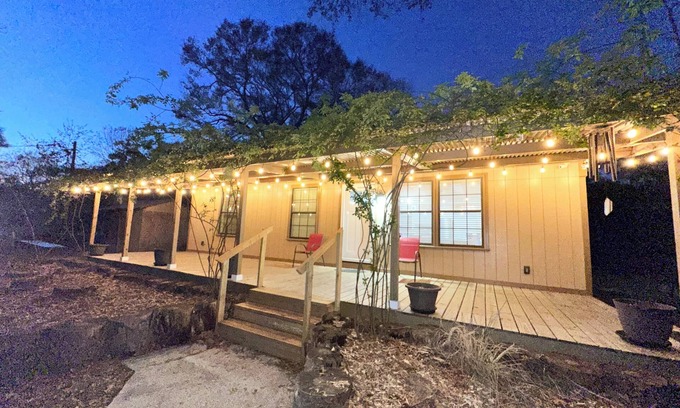 Huffman Other | Miblala’s Charming 3-bedroom farmhouse with WiFi, AC in tranquil Huffman