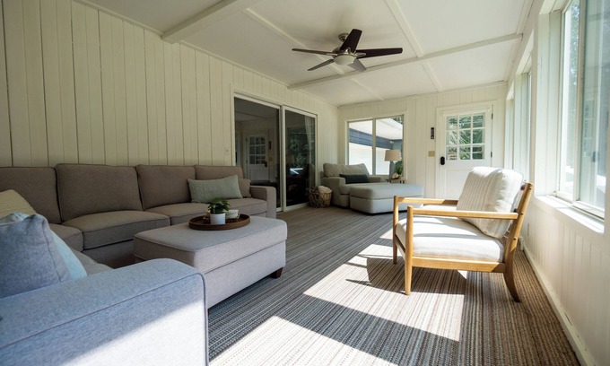Fennville Cottage | MIBlueCottage by Hutchins Lake near wineries, orchards, and <10 mi to Saugatuck