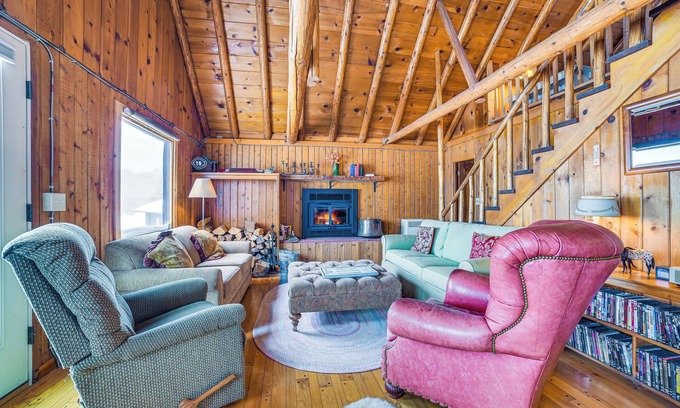 Pellston Cabin | Michigan Cabin Retreat: 5 Mi to Sturgeon Bay Beach