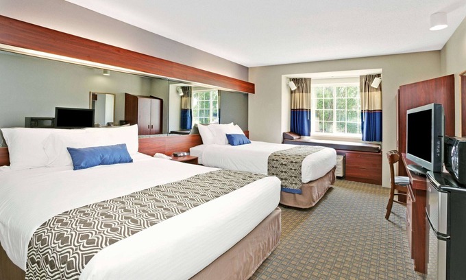 Roseville Hotel | Microtel Inn & Suites by Wyndham Roseville/Detroit Area