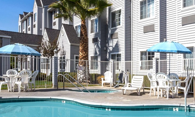 Ceres Hotel | Microtel Inn & Suites by Wyndham Modesto Ceres