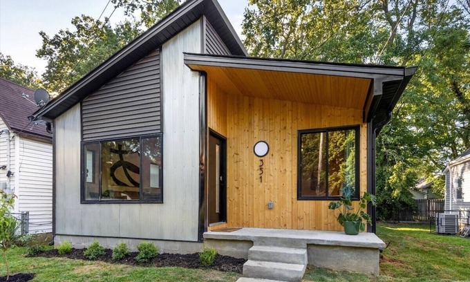 Northside District House | Mid-Century 3 BR In Heart of Downtown Lex