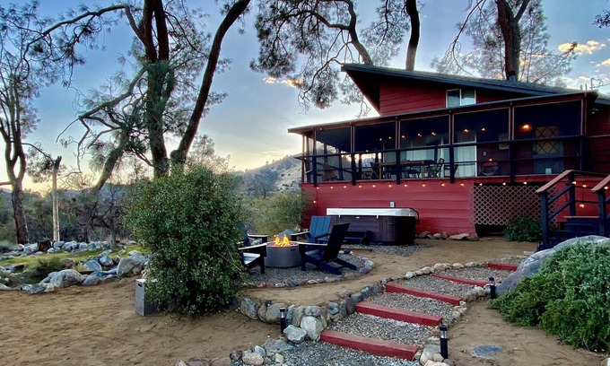 Wofford Heights Cabin | Mid Century Creekside Cabin with Hot Tub