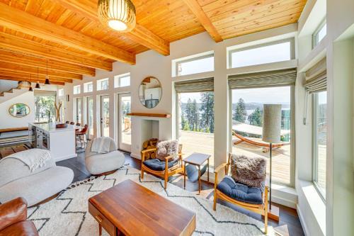 Worley House | Mid-Century Escape Lake Views, Steps to Cave Bay!