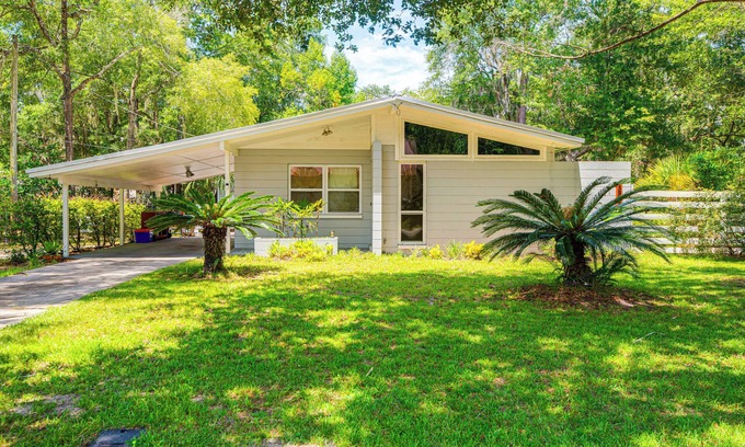 Hazel Heights House | Mid-Century Gainesville Getaway: 3 Mi to UF Campus