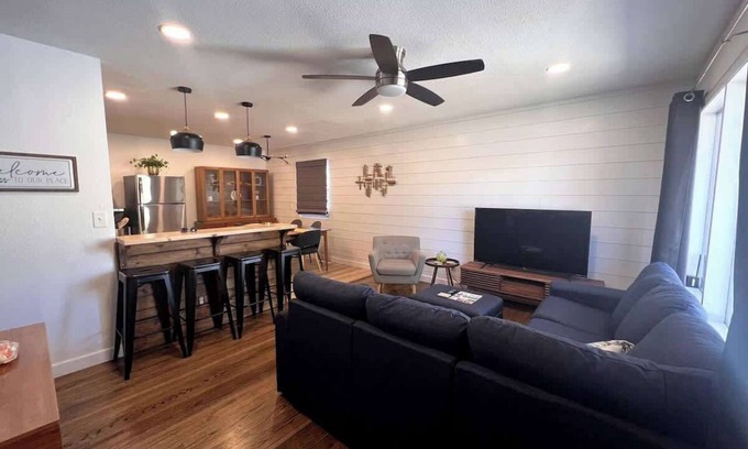 Wichita House | Mid-Century home near airport and zoo