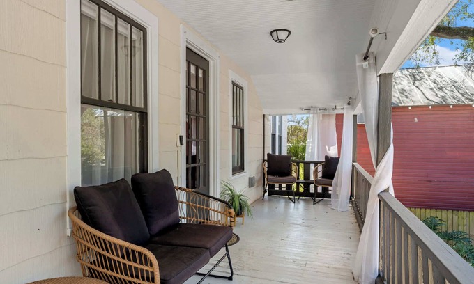 Seminole Heights Apartment | Mid-Century Manor - close to Downtown and food spots