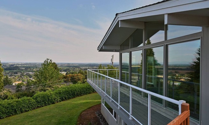 Dundee House | Mid-Century Masterpiece with Stunning Views
