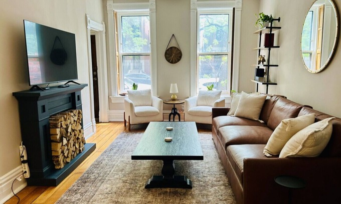 Lakeview Apartment | Mid-Century Modern 2 BD APT | Walk to Wrigley
