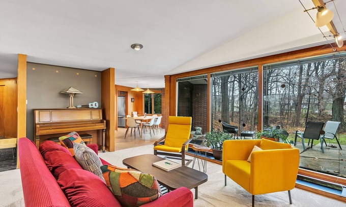 Racine House | Mid-Century Modern Dream Getaway