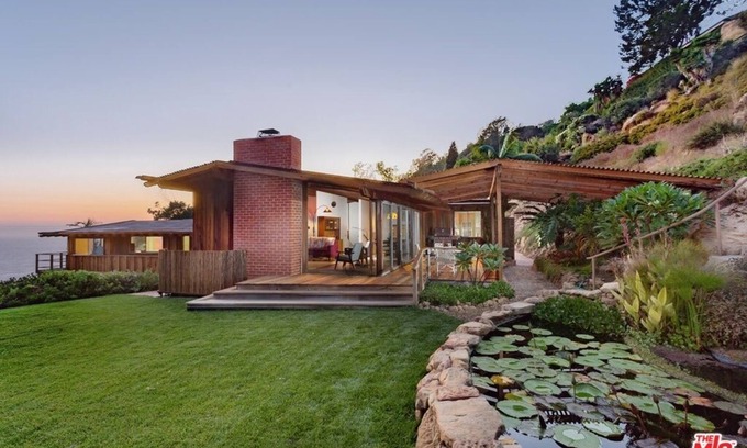Eastern Malibu House | Mid-century modern Malibu home with ocean views and office to work from home