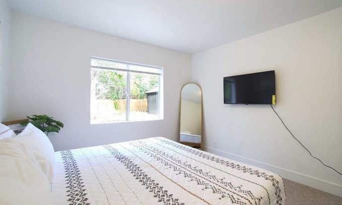 South Westminster House | Mid Century Modern era insipired decor home in Westminster