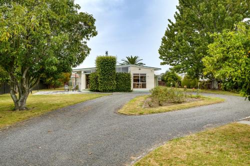 Hastings House | Mid Century Oasis - Hastings Holiday Home
