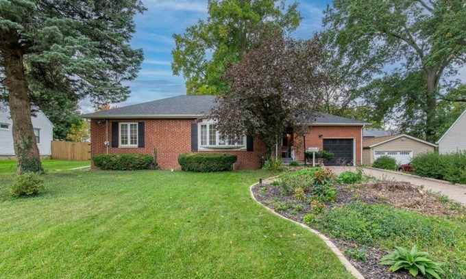 Davenport House | Mid Century ranch central to everything!