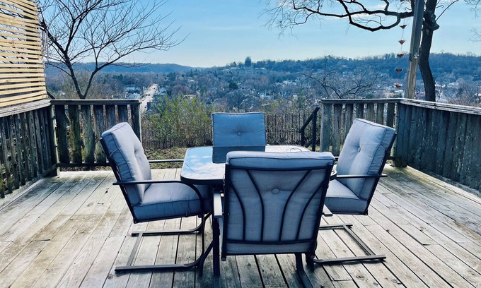 Frankfort House | Mid-Century Retreat w/5 Star Views! Walk to Dining & Bourbon Trail!
