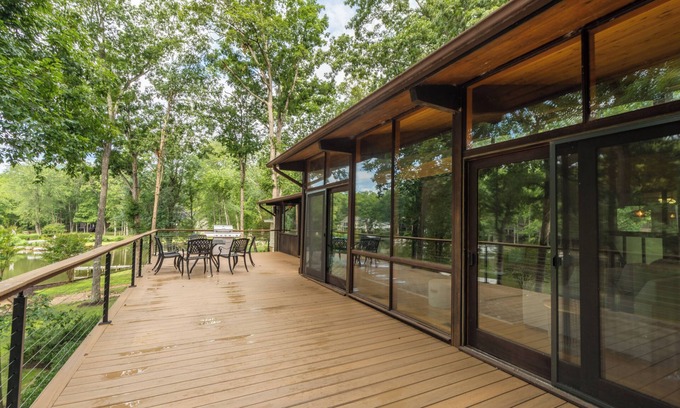 Lake of the Woods House | Mid-Century Vibe: Serene Lakefront Oasis