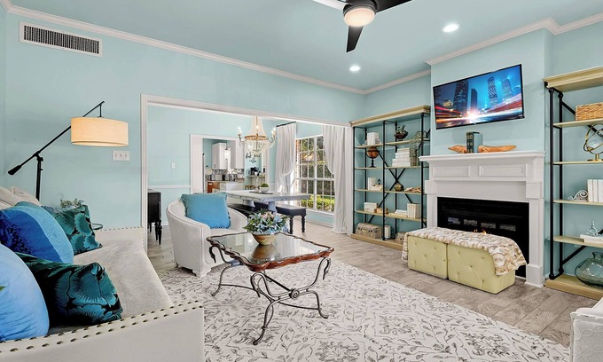 Mid City South House | Mid-City Home|Chef's Kitchen|Fenced Yard!