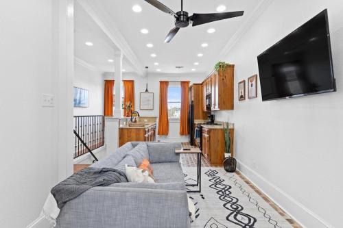 Mid-City House | Mid-city Retreat Private Balcony Stay
