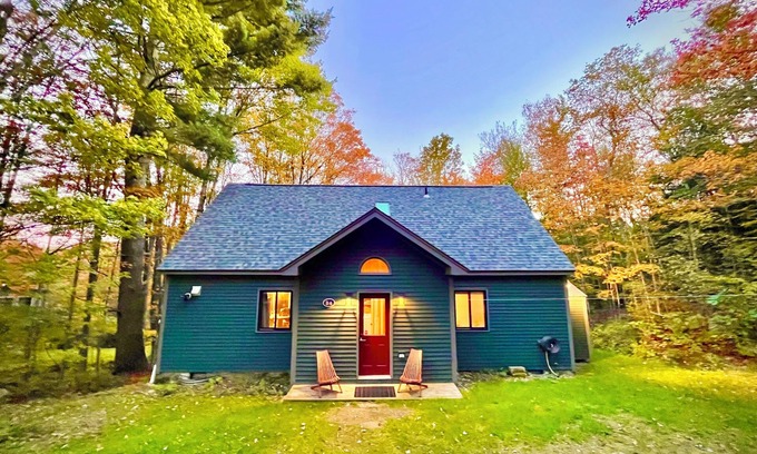 Wilmington Ski Chalet | Mid-mod Vermont Dream Chalet near Lake & Skiing in Wilmington w/AC & Clubhouse