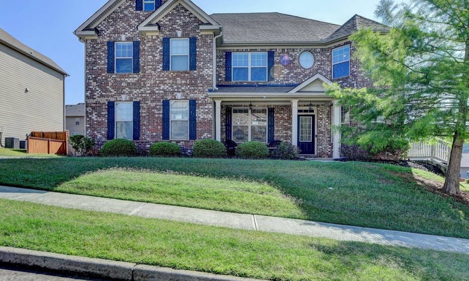 Loganville House | Mid-Term Luxury Living @ Affordable Price! [Pet Friendly]