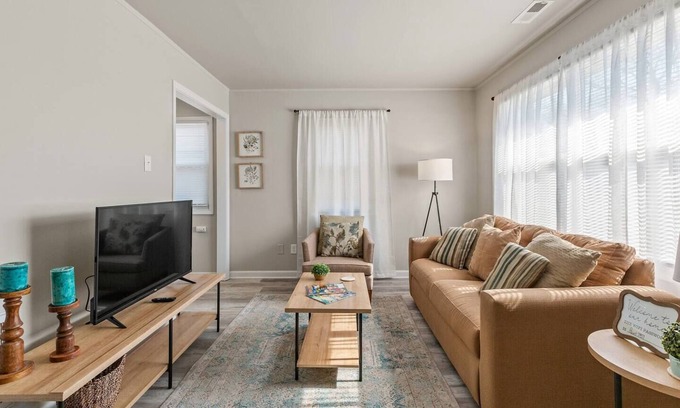 Hobart House | Mid Term Rental Home in Hobart 1224 W Home Ave