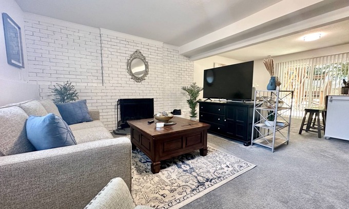Greenburg House | Midcentury 3BR Home, Minutes to Washington Square!