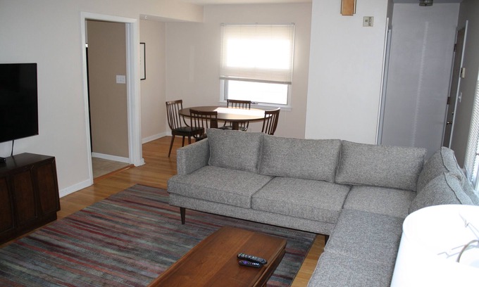 Riverwest Apartment | Midcentury Lower in Riverwest