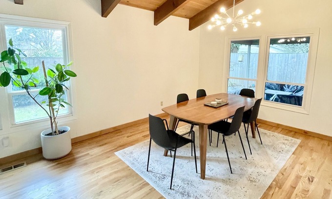 Centennial House | Midcentury Modern Gem - Entire Home - 3bd 2ba