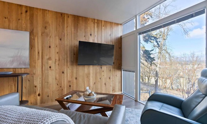 Cliff - Cannon Apartment | Midcentury Stay w Free Parking
